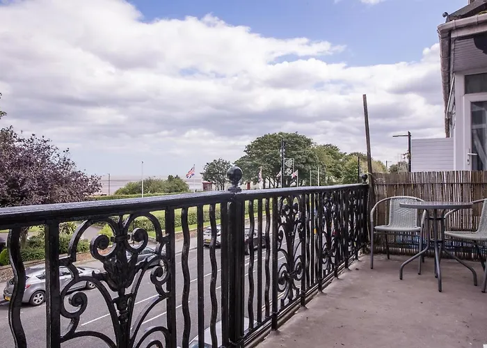 Seaview - Private Balcony - Contractors
