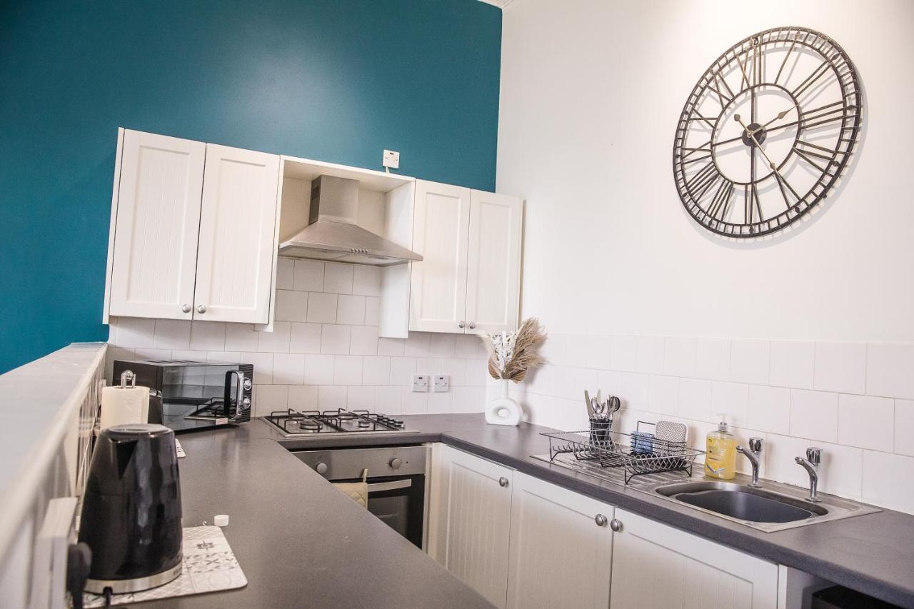 Seaview - Private Balcony - Contractors Apartment Cleethorpes